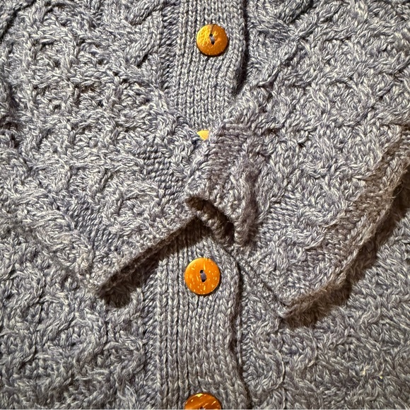 Cairraig Donn 100% merino wool cable knit cardigan blue made in Ireland - Picture 6 of 6